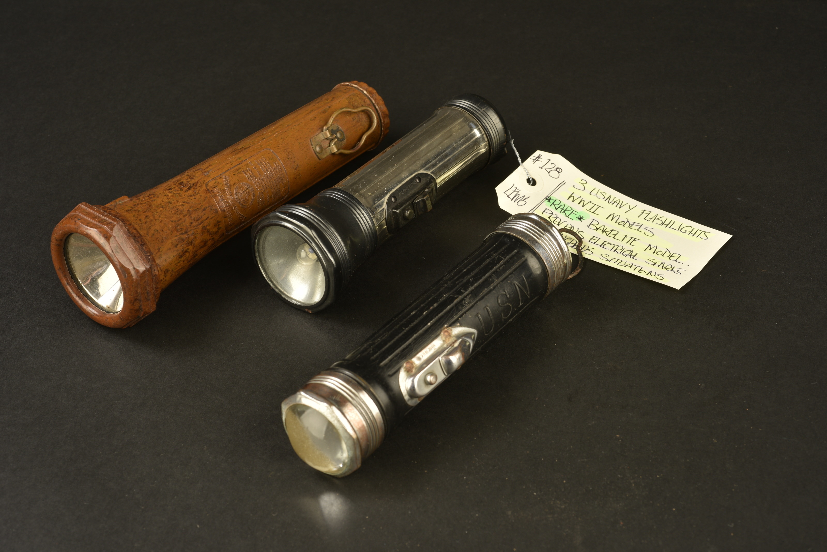 Ensemble de lampes de poche US Navy. 3 US Navy Flashlights WWII Models