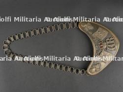 Baïonnette 71/84 de sortie et reproduction d'un hausse-col de porte drapeau. Parade 71/84 bayonet and reproduction colours bearer's gorget. — miniature 2