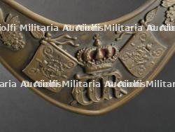 Baïonnette 71/84 de sortie et reproduction d'un hausse-col de porte drapeau. Parade 71/84 bayonet and reproduction colours bearer's gorget. — miniature 6