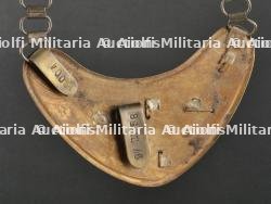 Baïonnette 71/84 de sortie et reproduction d'un hausse-col de porte drapeau. Parade 71/84 bayonet and reproduction colours bearer's gorget. — miniature 9