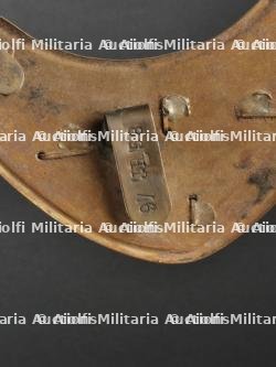 Baïonnette 71/84 de sortie et reproduction d'un hausse-col de porte drapeau. Parade 71/84 bayonet and reproduction colours bearer's gorget. — miniature 11