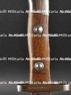 Baïonnette 71/84 de sortie et reproduction d'un hausse-col de porte drapeau. Parade 71/84 bayonet and reproduction colours bearer's gorget. — photo 23