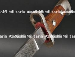Baïonnette 71/84 de sortie et reproduction d'un hausse-col de porte drapeau. Parade 71/84 bayonet and reproduction colours bearer's gorget. — photo 29