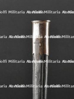 Baïonnette 71/84 de sortie et reproduction d'un hausse-col de porte drapeau. Parade 71/84 bayonet and reproduction colours bearer's gorget. — miniature 32