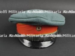 Prusse Casquette de sous officier Graugrün à bandeau rouge. Prussia light green NCO visor cap with red band.