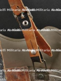 Casque allemand modèle 1918 à échancrures. WW1 german M1918 ear cut-out helmet. — photo 15