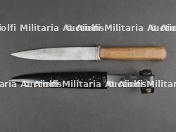 Couteau de combat. Combat knife.