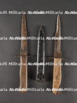 Lot de 2 couteaux de combat allemands WW2 — miniature 2