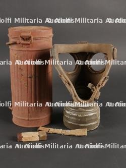 Lot de pièces de masques anti-gaz allemands — miniature 2