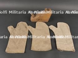 Allemagne WW1 sacoche métallique de bicyclette et moufles