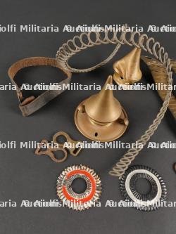 Lot de pièces détachées de casque à pointe et divers — photo 2