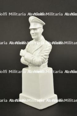 Buste d officier allemand. German officer s bust. — photo 1