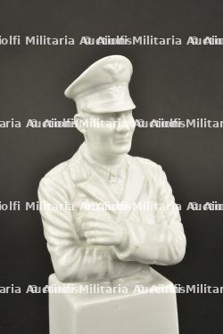 Buste d officier allemand. German officer s bust. — photo 3