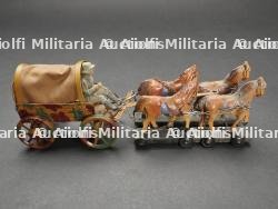 Chariot hippomobile. Horse-drawn carriage. — photo 1