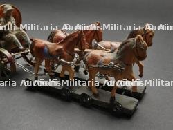 Chariot hippomobile. Horse-drawn carriage. — photo 3