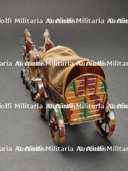 Chariot hippomobile. Horse-drawn carriage. — photo 10