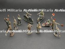 Motocycliste et Feldgendarme. Motorcyclist and Feldgendarme. — photo 1