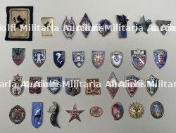 Ensemble d'insignes français.