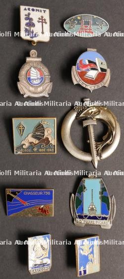 Ensemble d'insignes de la marine