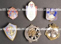Ensemble d'insignes divers — photo 5