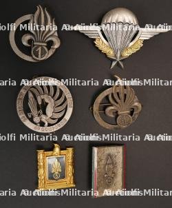 Ensemble d'insignes divers — miniature 1