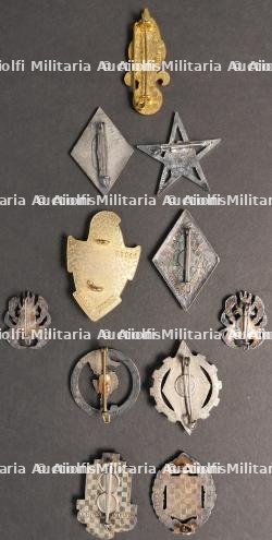 Ensemble d'insignes divers — miniature 2