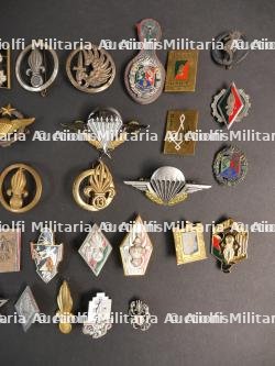 Ensemble d'insignes divers — photo 10