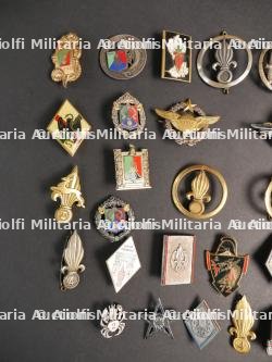Ensemble d'insignes divers — photo 11