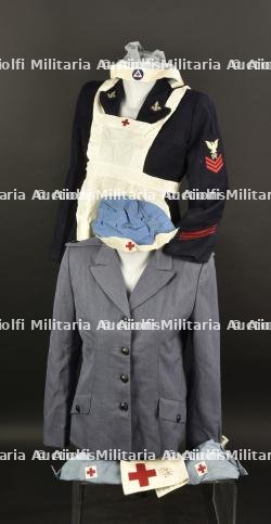 Uniformes d'auxiliaire féminin.