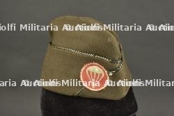 Calot d'officier parachutiste.
