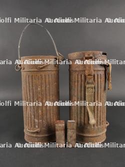 Lot de 2 boîtiers de masque anti gaz allemands