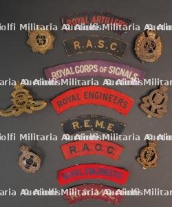 Insignes Royal Corps of Signals, divers et Royal Engineer.