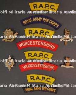 Insignes Royal Army Pay Corps et divers.