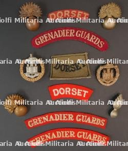 Insignes Grenadier Guards et Dorset.