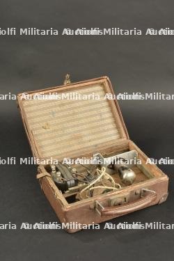 Valise radio clandestine. — miniature 1