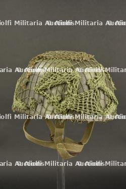 Casque de parachutiste belge.