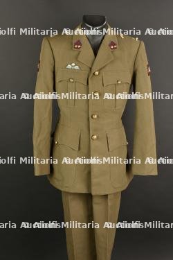 Uniforme de sortie parachutiste belge.
