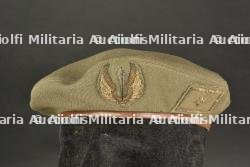 Béret de parachutiste italien.