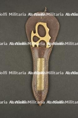 Coupe papier Knuckleduster Commando du Moyen-Orient britannique.