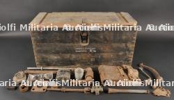Caisse allemande avec pièces de Kettenkrad et divers