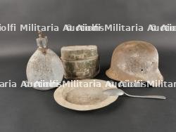 Lot casque allemand et équipements du terrain
