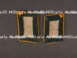 Patte de col. Collar tabs. — miniature 3