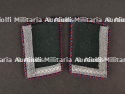 Patte de col. Collar tabs.