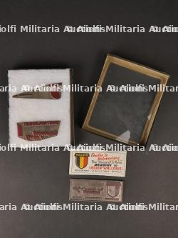 Plaque d’imprimerie du papillon autocollant pour l’engagement dans la Légion Wallonie. Printing plate of the sticker butterfly for the engagement in the Walloon Legion.