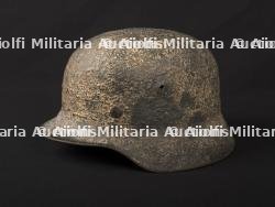 Casque bétonné. Concrete helmet.