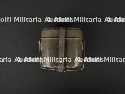 Gamelle allemande. German canteen.