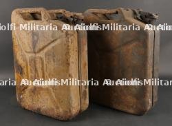 Lot de 2 jerrycans allemands