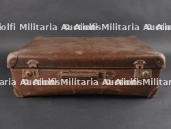 Ensemble valise, pantalon, médailles et musette d'un Chasseur Ardennais prisonnier. Set including suitcase, trousers, medals and satchel of a captured Ardennes Chasseur — photo 3