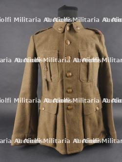 Ensemble veste et béret d'un Chasseur Ardennais prisonnier. Set including tunic and beret of a captured Ardennes Chasseur — photo 2