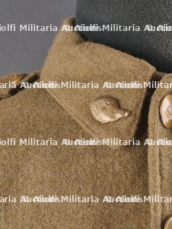 Ensemble veste et béret d'un Chasseur Ardennais prisonnier. Set including tunic and beret of a captured Ardennes Chasseur — miniature 7